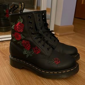 Dr. Martens Vonda Boots